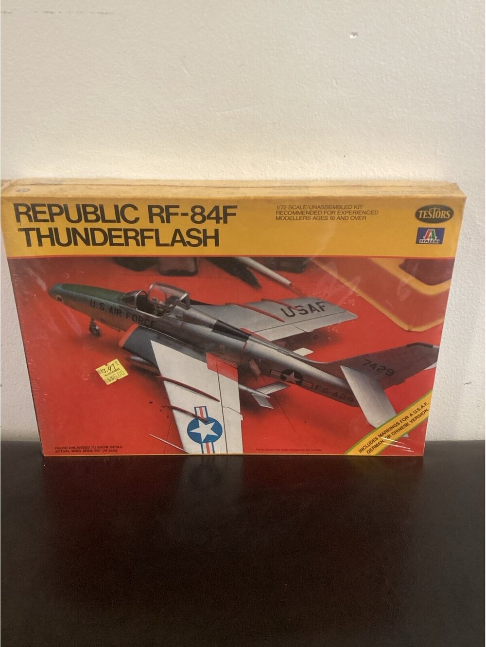 Reupublic Rf-84F Thunderflash model plane